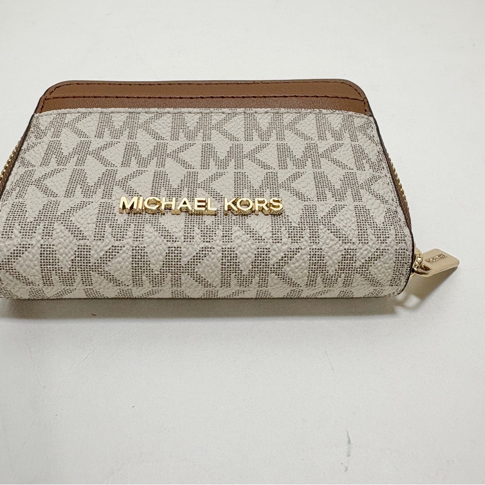 Michael Kors Jet Set Travel Medium Zip around card case - Picture 3 of 4